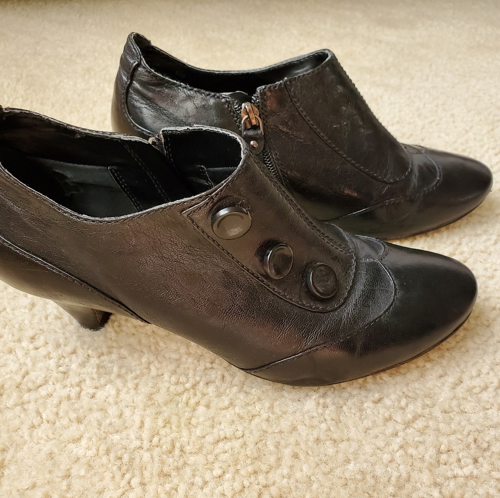 Black heel booties